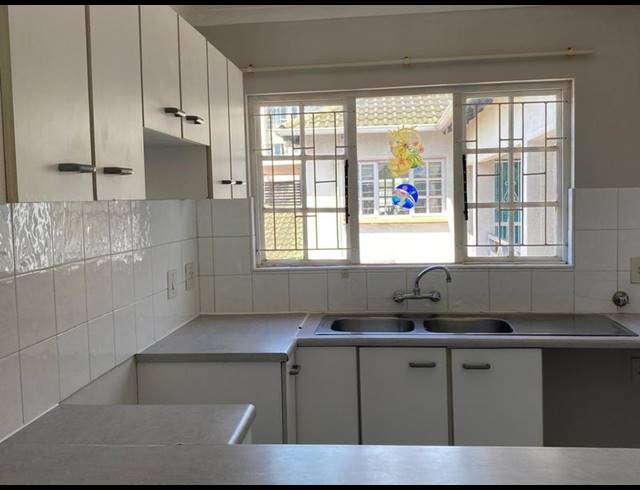 2 BEDROOM APARTMENT FOR SALE IN GLENWOOD